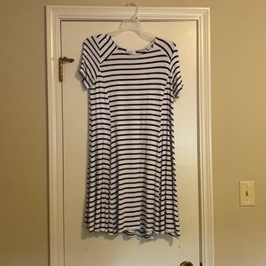 White and black flowy piko dress